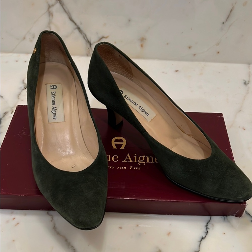 Etienne Aigner Green Suede Heels